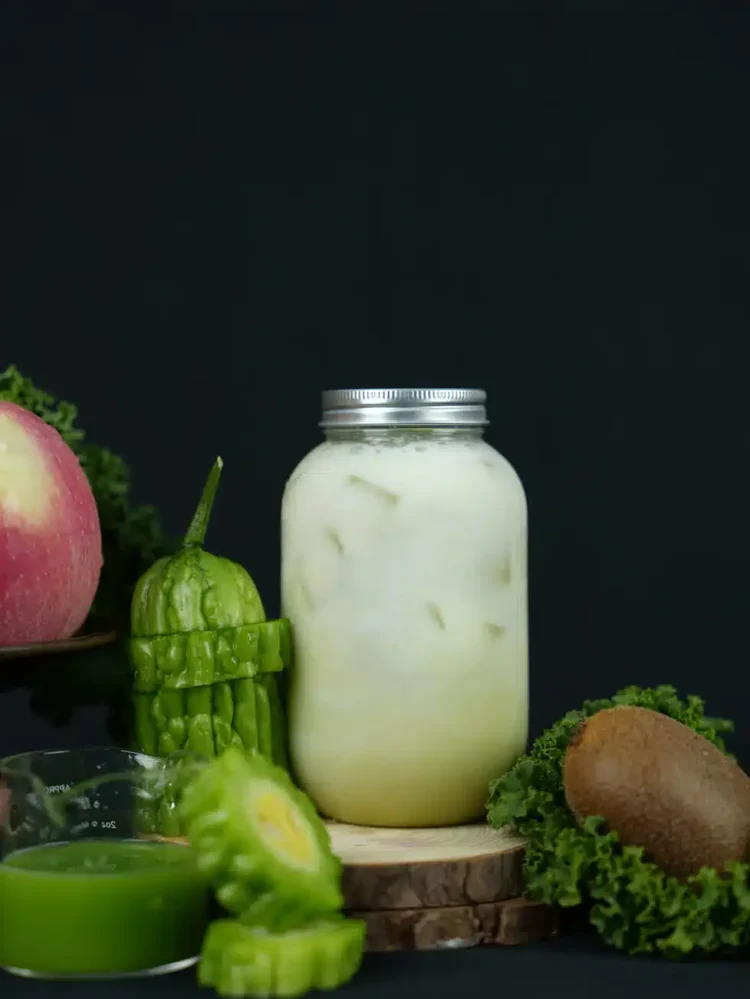 Green Garden Sparkler: Bitter Melon, Apple & Kiwi made with MOSA chargers